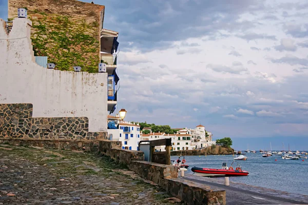 Az öböl a Földközi-tenger Cadaques csónakok — Stock Fotó