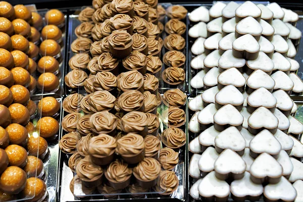 Seleção de doces de chocolate suíços praline — Fotografia de Stock