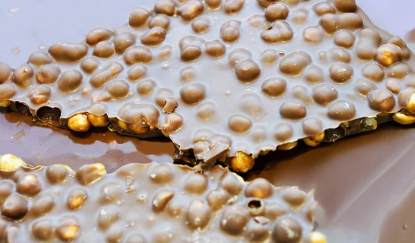 ヘーゼル ナッツとスイスのチョコレート ・ バーの選択 — ストック写真