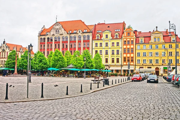 People and Market Square in old city center of Wroclaw — Stock Photo, Image