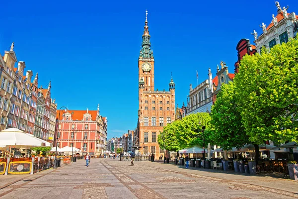 Main City Hall és a Dlugi Targ tér Gdanskban — Stock Fotó