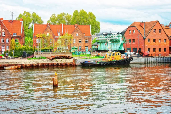 Waterfront Motlawa nehir, Gdansk adlı Kuru yük gemisi — Stok fotoğraf