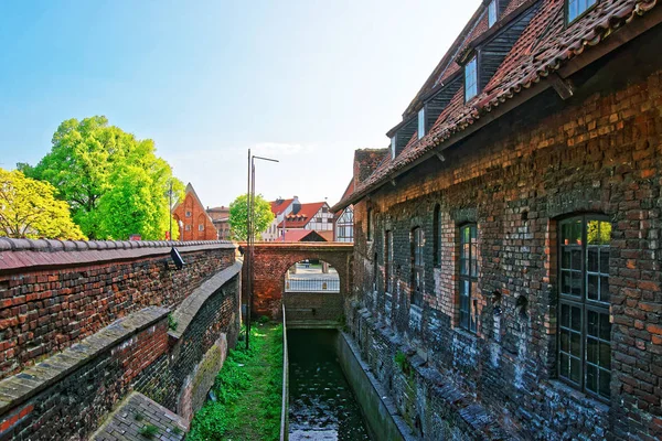 Puente en Brick Mill en Gdansk —  Fotos de Stock
