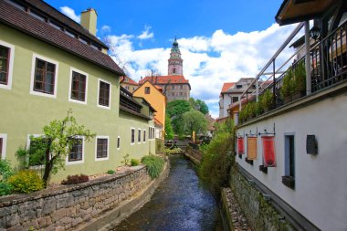 Cesky Krumlov Kalesi ve Vltava eğimli