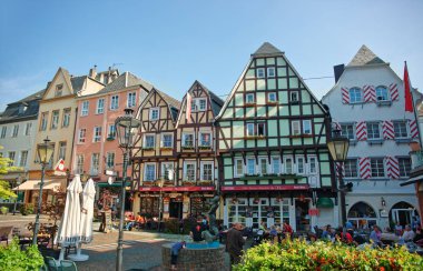 Linz am Rhein Burgplatz 'daki insanlar