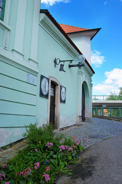 Strada nel centro storico di Cesky Krumlov — Foto Stock