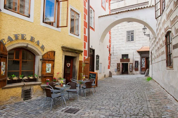 Street cafe bar in old city of Cesky Krumlov — Stock Photo, Image