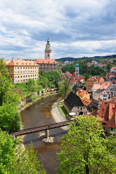 Állami vár és a könyök, a Moldva folyó Cesky Krumlov — Stock Fotó