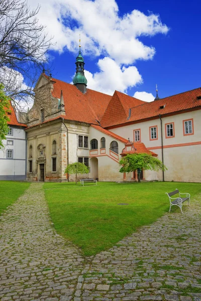 Klasztor Minorytów w starego miasta Český Krumlov — Zdjęcie stockowe