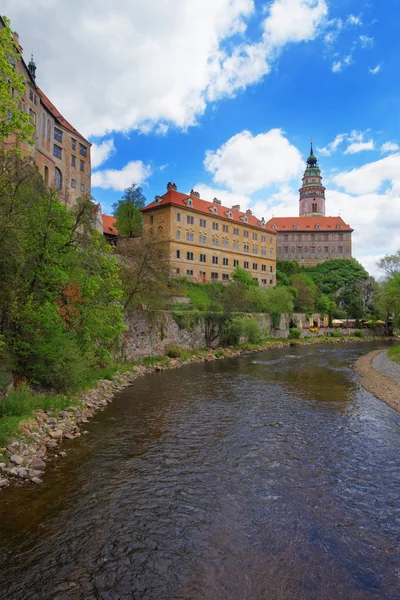 Cesky Krumlov zamek z zakrętu w Wełtawy — Zdjęcie stockowe