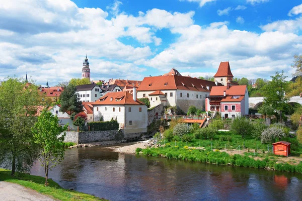 Zamek i zginać Vltava rzeka Cesky Krumlov — Zdjęcie stockowe