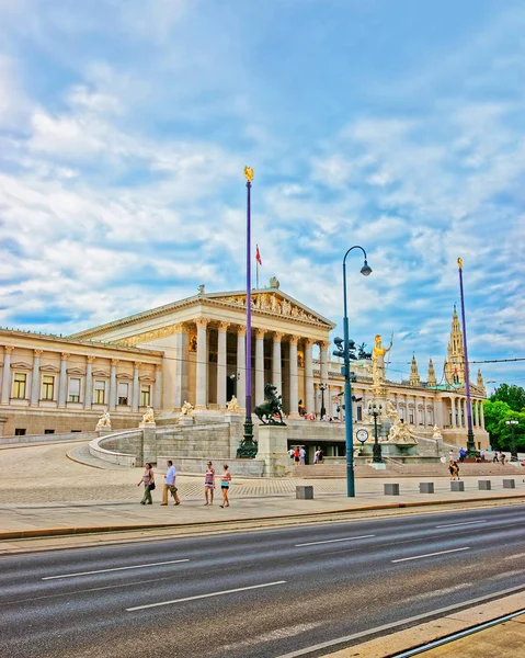 Österrikiska parlamentet byggnaden på Ringstrasse Wien — Stockfoto