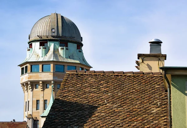 Τηλεσκόπιο θόλο στη Ζυρίχη από Lindenhof — Φωτογραφία Αρχείου