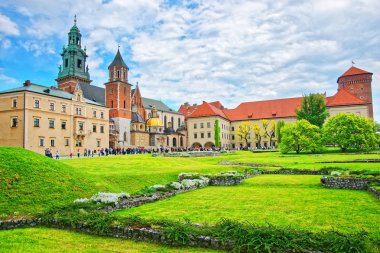 İnsanlar Wawel katedral tepede Krakow Polonya