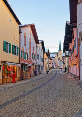 Garmisch Partenkirchen Maria Himmelfahrt varsayım gün Kilisesi'nin çan kulesi