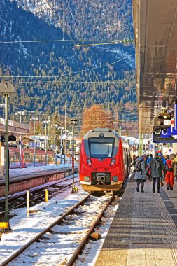 Garmisch Partenkirchen yolcu ve yüksek hızlı tren