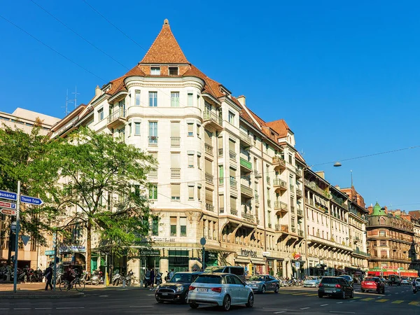 Строительство архитектуры на улице Франсуа Версоннекс в Женеве — стоковое фото