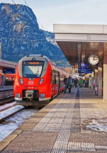 Yolcu yüksek hızlı tren Garmisch Partenkirchen