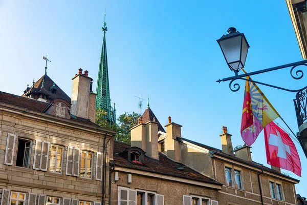 Vlajky na Place du Bourg de, čtyři v Ženevě — Stock fotografie