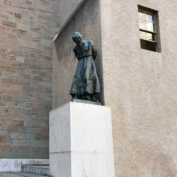 Statue of Jeremie par Rado in St Pierre Square Geneva — Stock Photo, Image