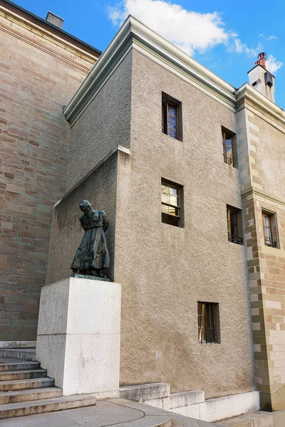Statue of Jeremie par Rado on St Pierre Square Geneva — Stock Photo, Image
