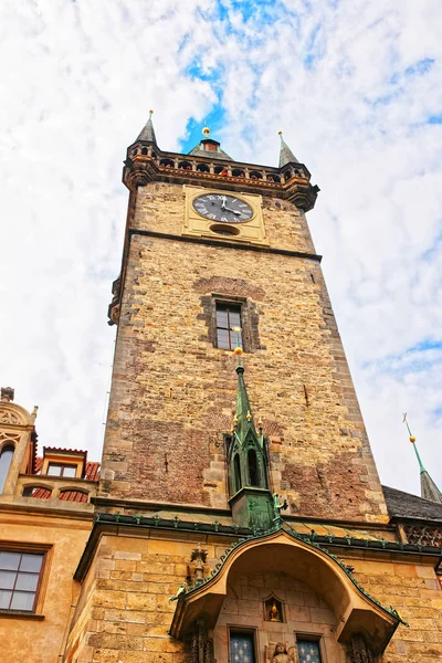 Věž Staroměstské radnice v centru Prahy — Stock fotografie