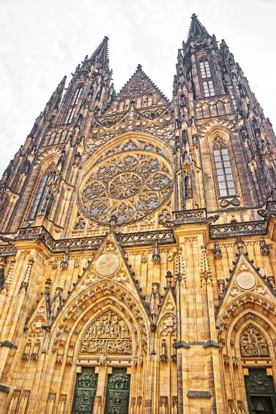 Catedral de São Vito na cidade velha de Praga — Fotografia de Stock