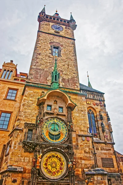 Reloj astronómico en el ayuntamiento de Praga — Foto de Stock
