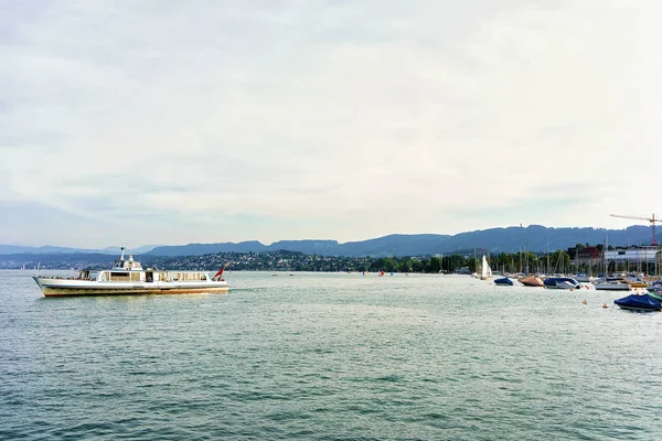 Sungai feri di Danau Zurich Swiss — Stok Foto