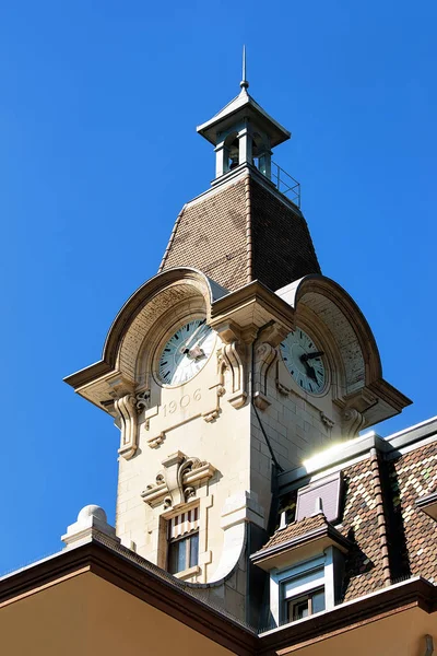 Годинник Шпиль туристичний інформаційний центр в Лозанні — стокове фото