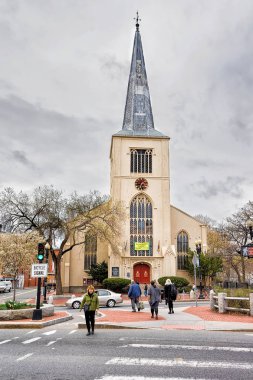 İlk Parish Kilisesi ve turistler, Cambridge