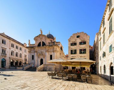 St Blaise kilise Stradun Caddesi ve Dubrovnik insanlarda