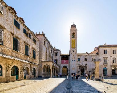 Turistler Stradun Caddesi eski City Dubrovnik meydanında