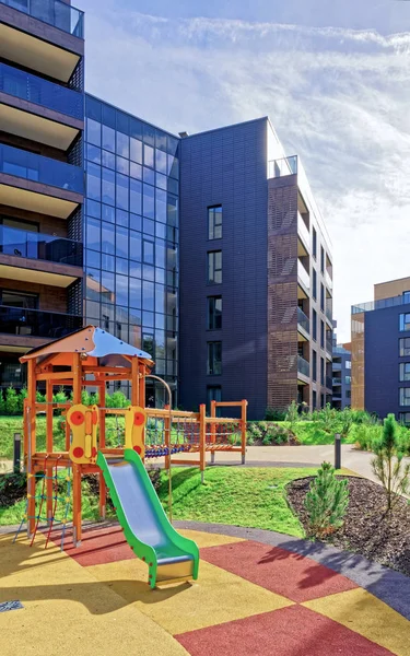 Modern Daire konut kompleksi, çocuk oyun alanı