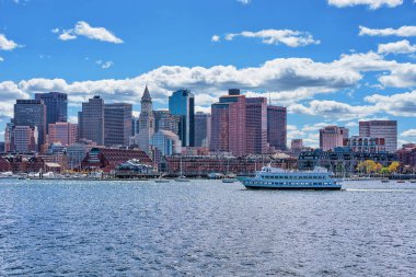 Boston Ma manzarası ile tekne yüzen