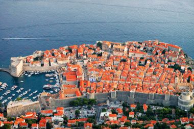 Dubrovnik'in ve Adriyatik Denizi havadan görünümü