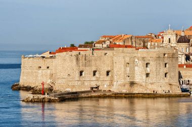 Dubrovnik kale ve Adriyatik Denizi