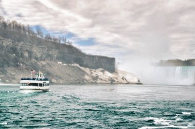 Niagara Falls gemi ile