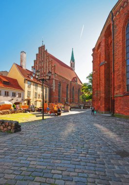 İnsanlar St John Kilisesi Kazısı Riga tarihi merkezi