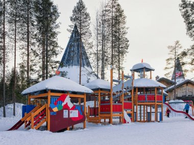 Çocuklar Noel Baba Köyü Lapland toprağa oyun