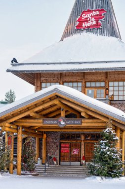 Santa Santa Claus Köyü Lapland ofiste girişte