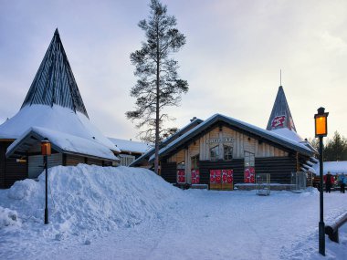 Santa Claus Köyü Lapland insanlara