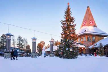 Santa Claus Köyü Lapland insanlarda