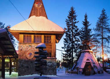 Noel Baba ana postane alacakaranlıkta Noel Baba Köyü