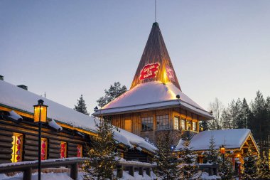Lapland Noel Baba Köyü ve Noel ağaçları