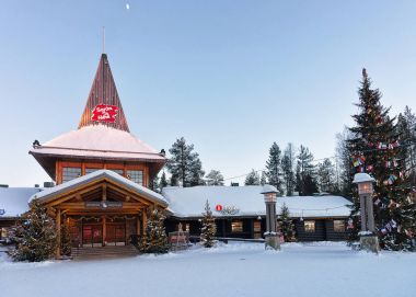 Lapland Noel Baba Köyü ve Noel ağaçları