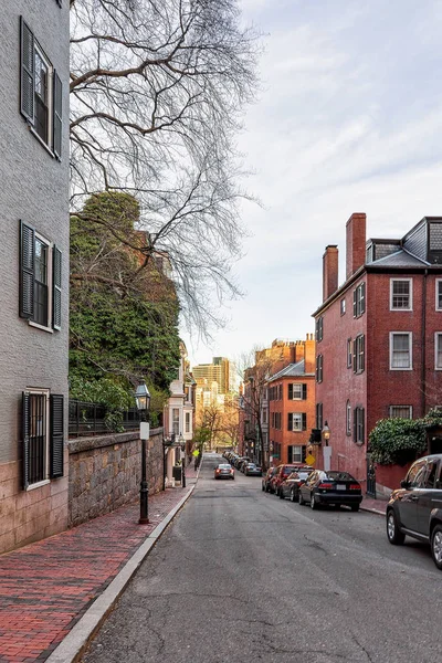 Vägen på Beacon Hill stadsdelen downtown Boston i Ma — Stockfoto