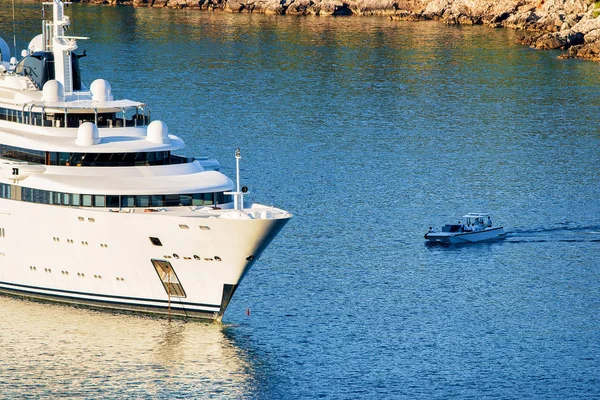 Luxus yacht Lokrum sziget az Adriai-tenger Dubrovnik: — Stock Fotó