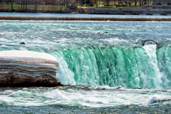 Splash of Niagara Falls visto do lado americano EUA — Fotografia de Stock