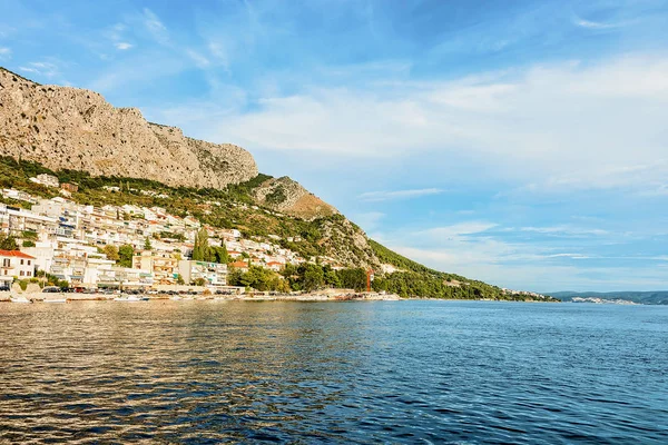 Costa dalmata del Mare Adriatico a Omis — Foto Stock